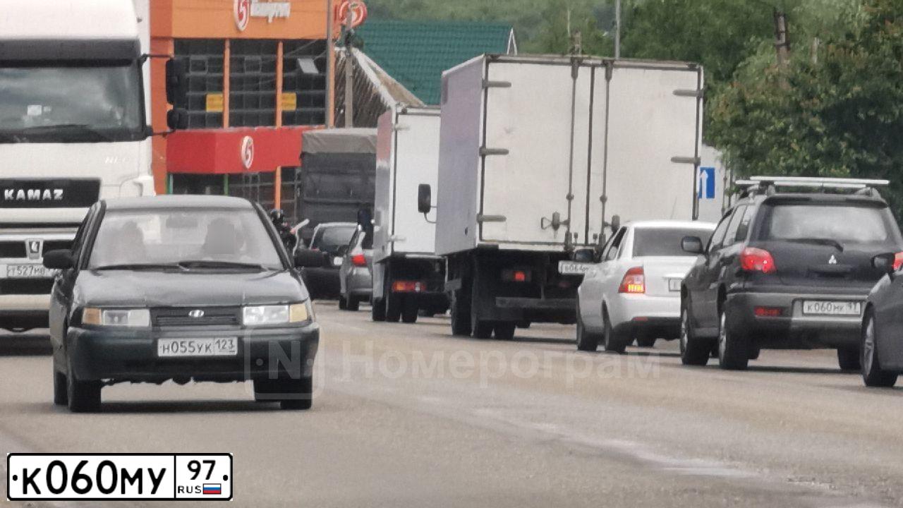 Фото автомобиля LADA 2114 SAMARA, 2004 — госномер Х593ТМ31. Цвет: ЗЕЛЕНЫЙ