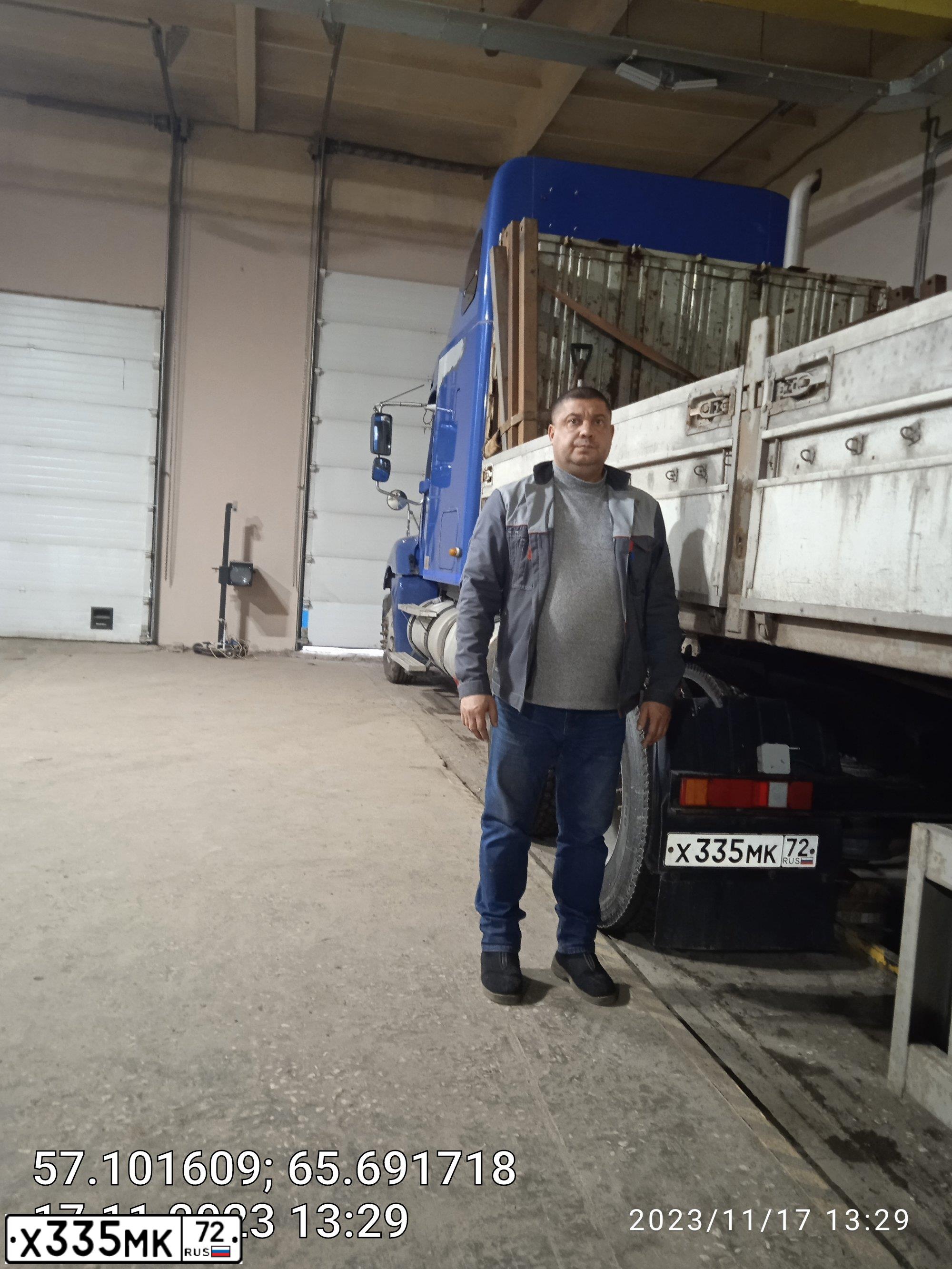 Фото автомобиля FREIGHTLINER COLUMBIA, 2002 — госномер Х335МК72. Цвет: СИНИЙ