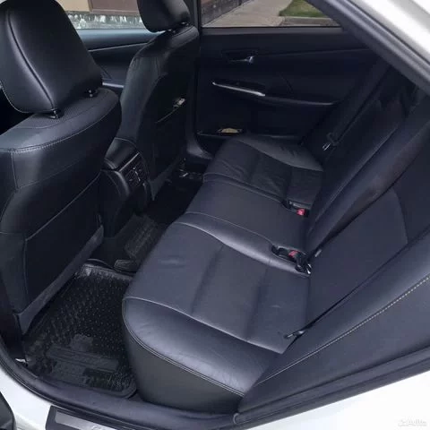 Фото автомобиля TOYOTA CAMRY, 2017 — госномер Е918ХВ774. Цвет: БЕЛЫЙ ПЕРЛАМУТР