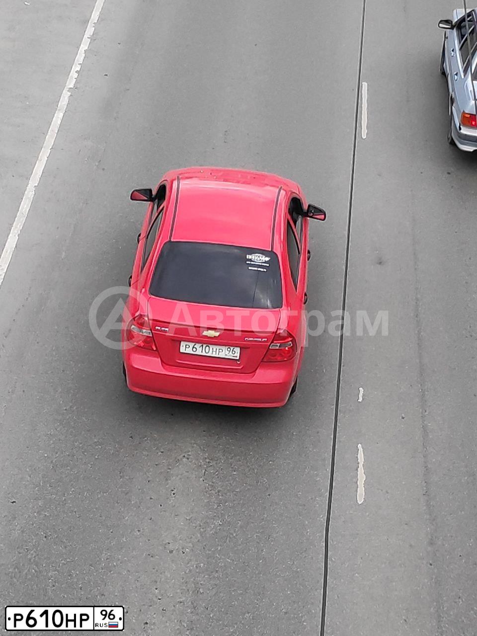 Фото автомобиля CHEVROLET AVEO, 2010 — госномер Р610НР96. Цвет: КРАСНЫЙ