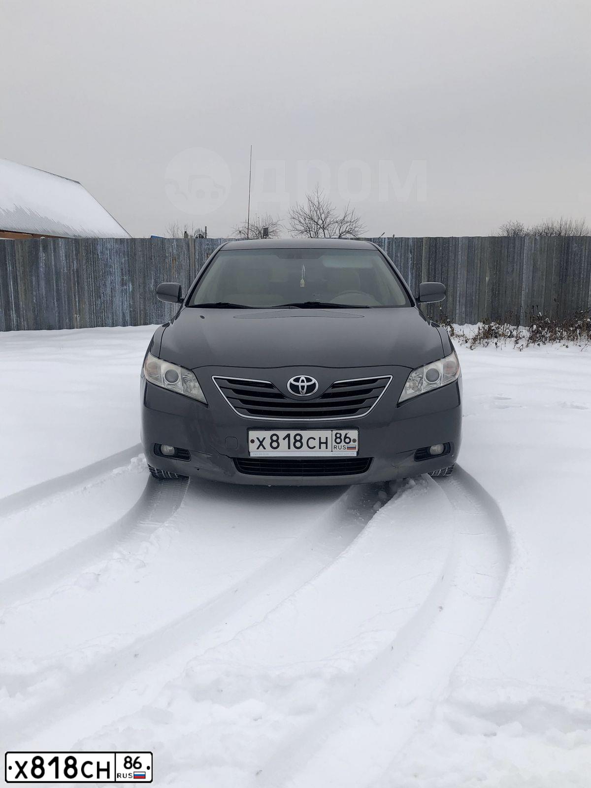 Фото автомобиля TOYOTA CAMRY, 2006 — госномер Х818СН86. Цвет: СЕРЫЙ