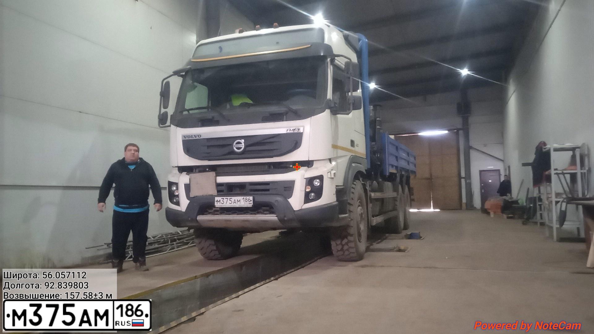 Фото автомобиля VOLVO SERIE FM /6X6/, 2013 — госномер М375АМ186. Цвет: БЕЛЫЙ