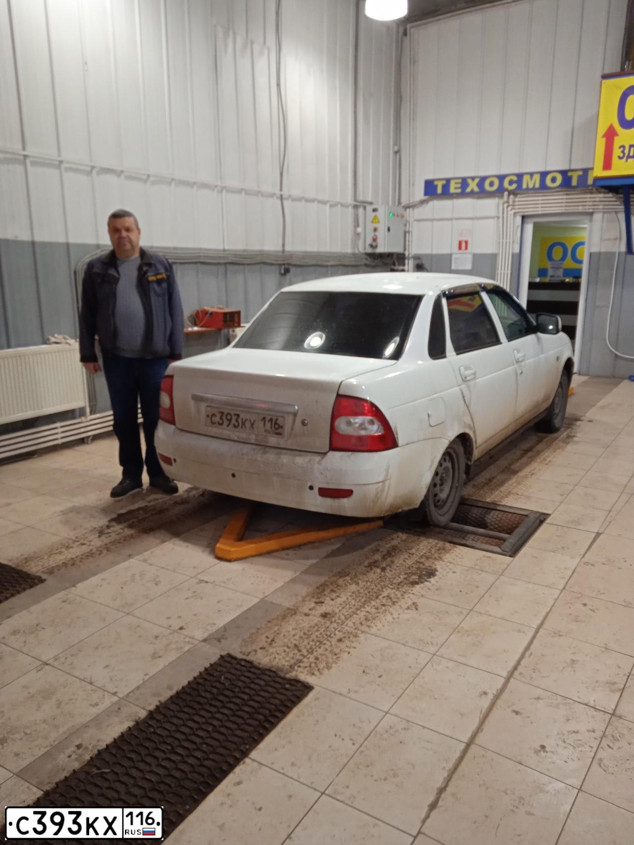 Фото автомобиля LADA PRIORA, 2012 — госномер Р269УМ11