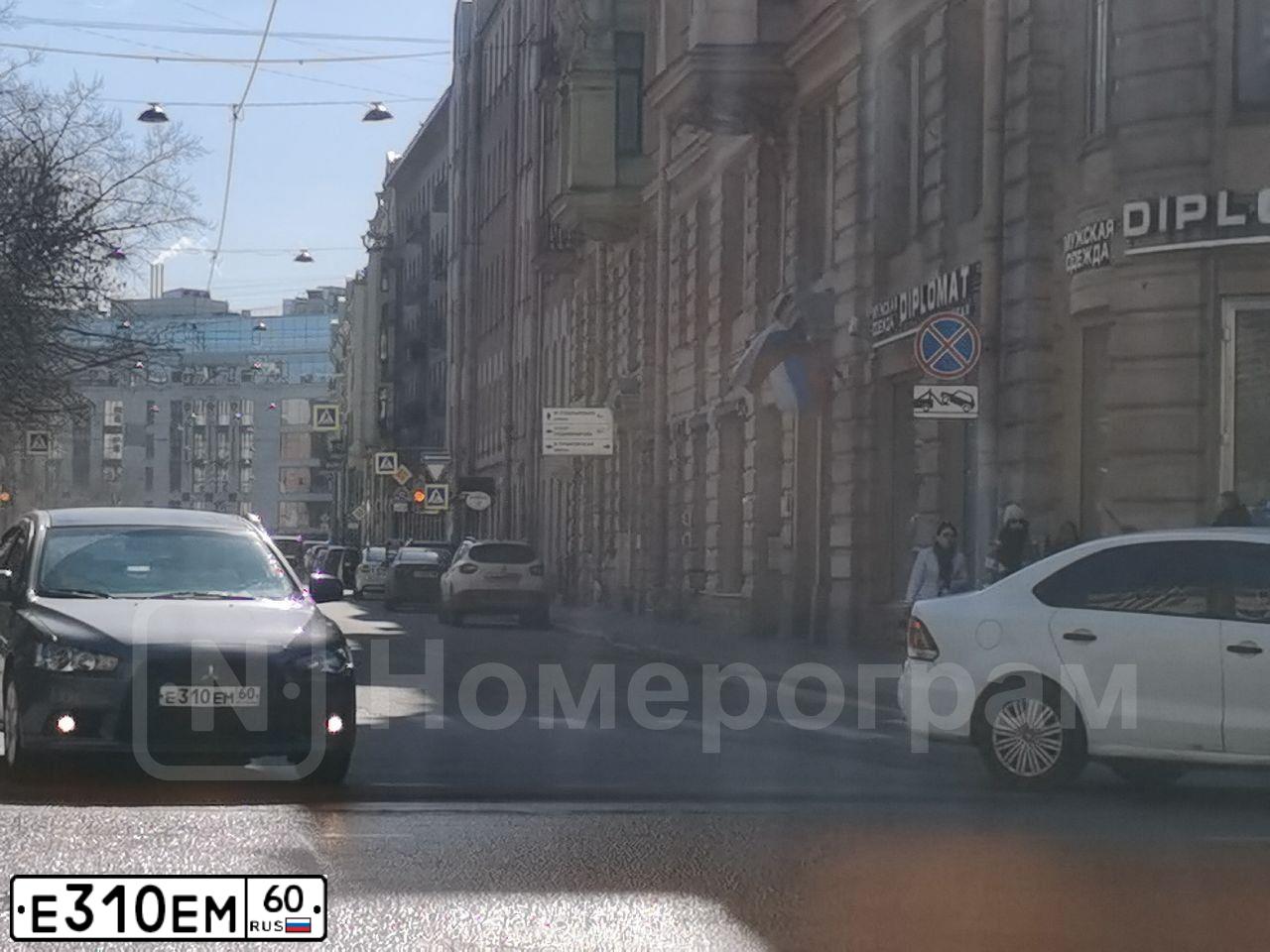Фото автомобиля MITSUBISHI LANCER, 2008 — госномер Е310ЕМ60. Цвет: СЕРЫЙ