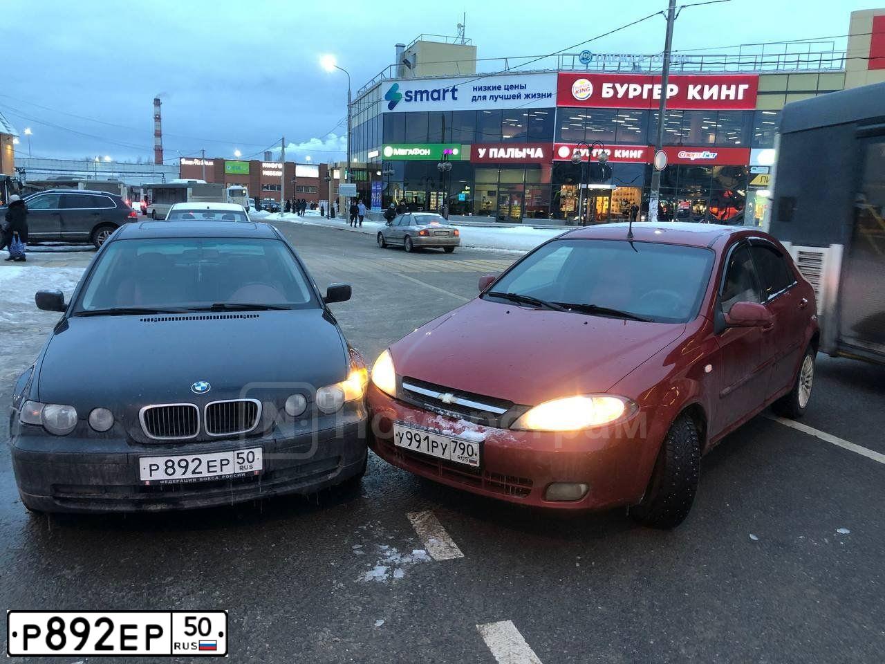 Фото автомобиля FORD FOCUS, 2007 — госномер М610ТВ790. Цвет: темно-серый