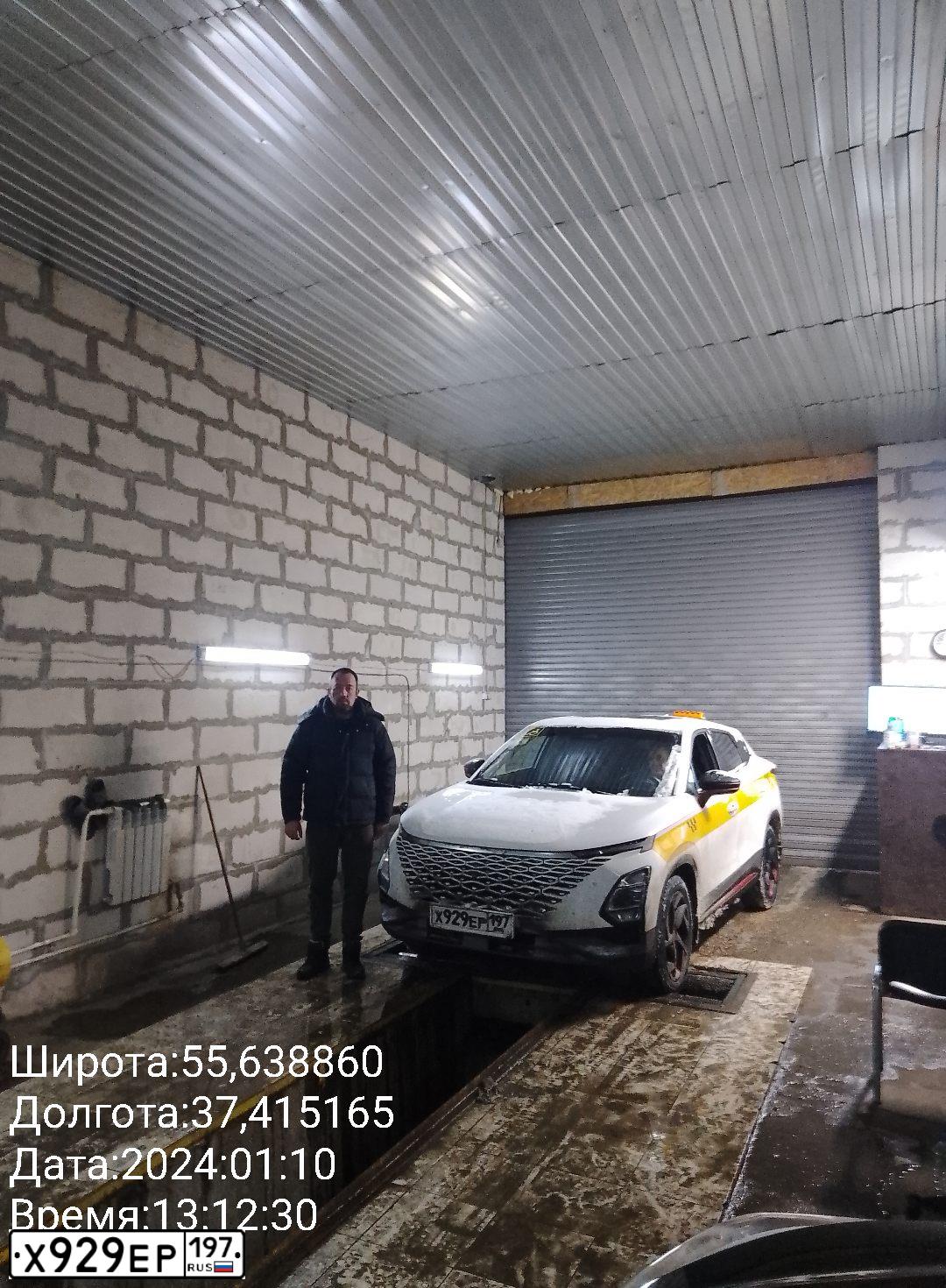 Фото автомобиля LADA 2113 SAMARA, 2005 — госномер Х929ЕР197. Цвет: Серебристо-желто-голубой