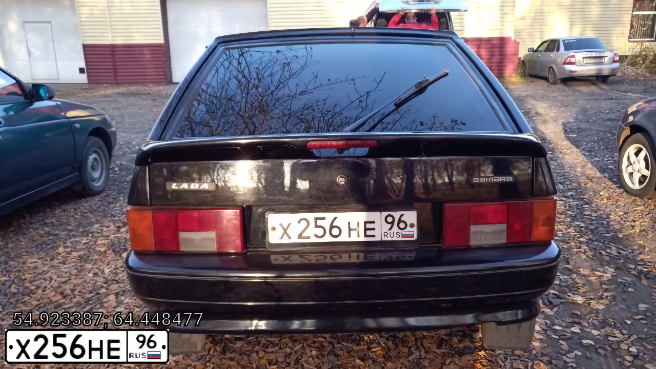 Фото автомобиля LADA 2114 SAMARA, 2013 — госномер Х256НЕ96. Цвет: Сине-Черный
