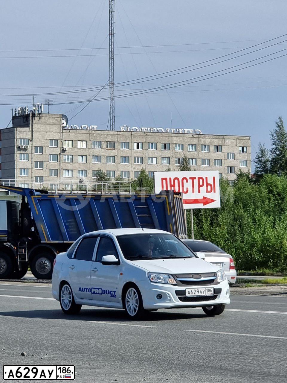 Фото автомобиля LADA 2190 GRANTA, 2014 — госномер А629АУ186. Цвет: БЕЛЫЙ