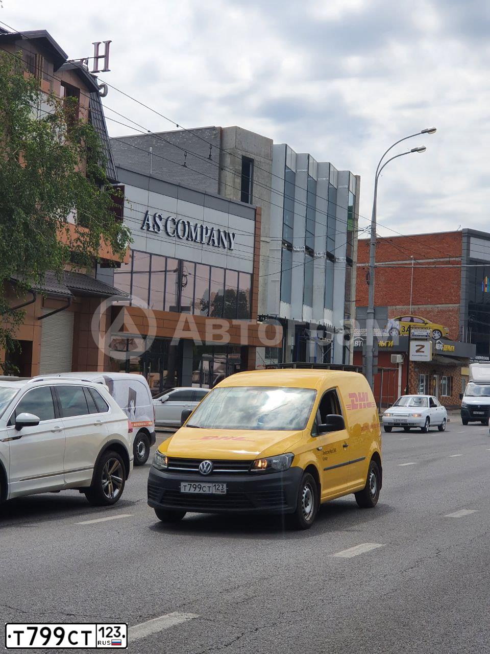 Фото автомобиля VOLKSWAGEN CADDY, 2016 — госномер О428НТ761. Цвет: ТЕМНО-ЖЕЛТЫЙ