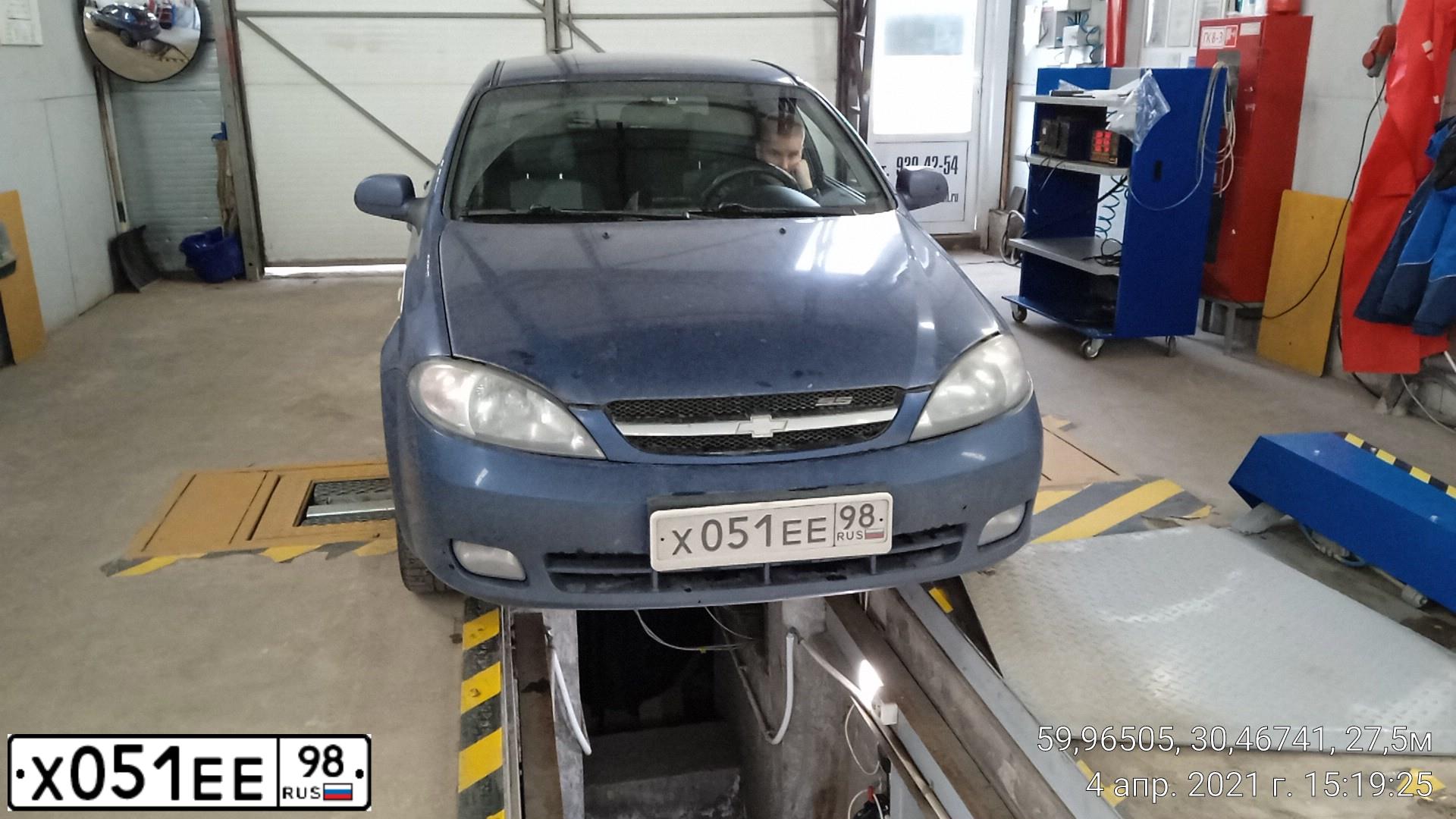 Фото автомобиля CHEVROLET LACETTI, 2008 — госномер Х051ЕЕ98. Цвет: СИНИЙ