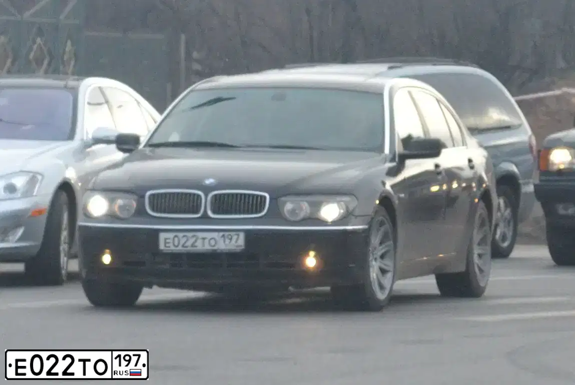 Фото автомобиля BMW SERIE 7, 2002 — госномер Е022ТО197. Цвет: ЧЕРНЫЙ