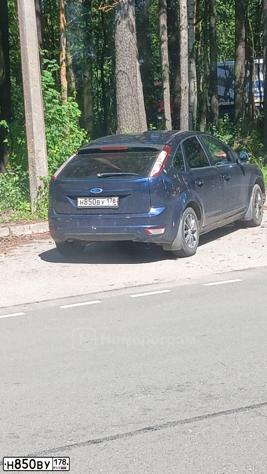 Фото автомобиля FORD FOCUS, 2010 — госномер Н850ВУ178. Цвет: ТЕМНО-СИНИЙ
