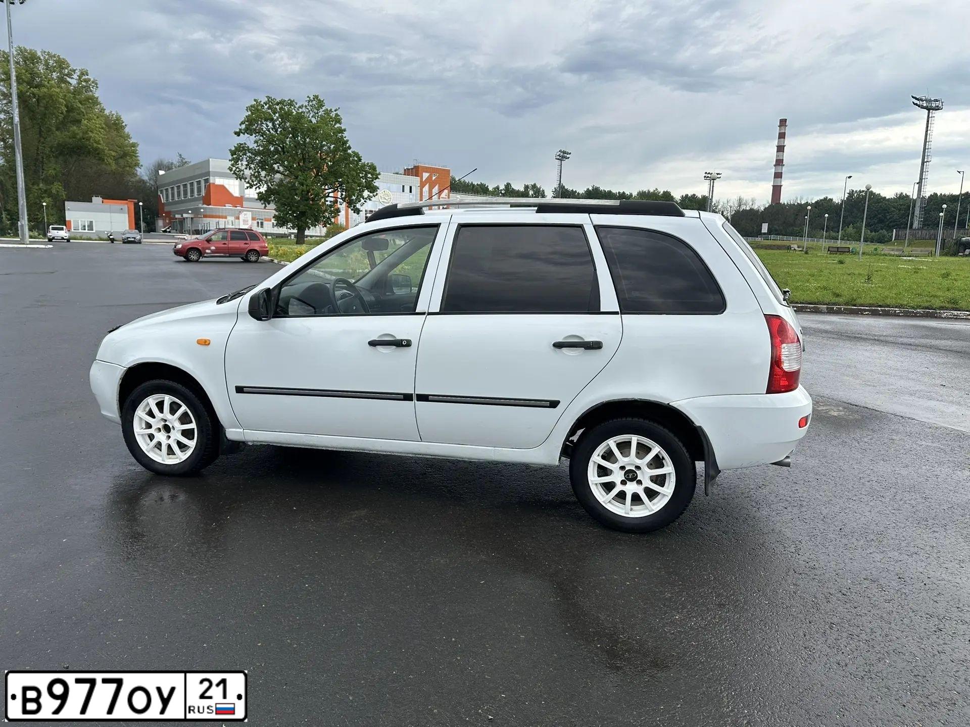 Фото автомобиля LADA 1117 KALINA, 2012 — госномер В977ОУ21. Цвет: Белый