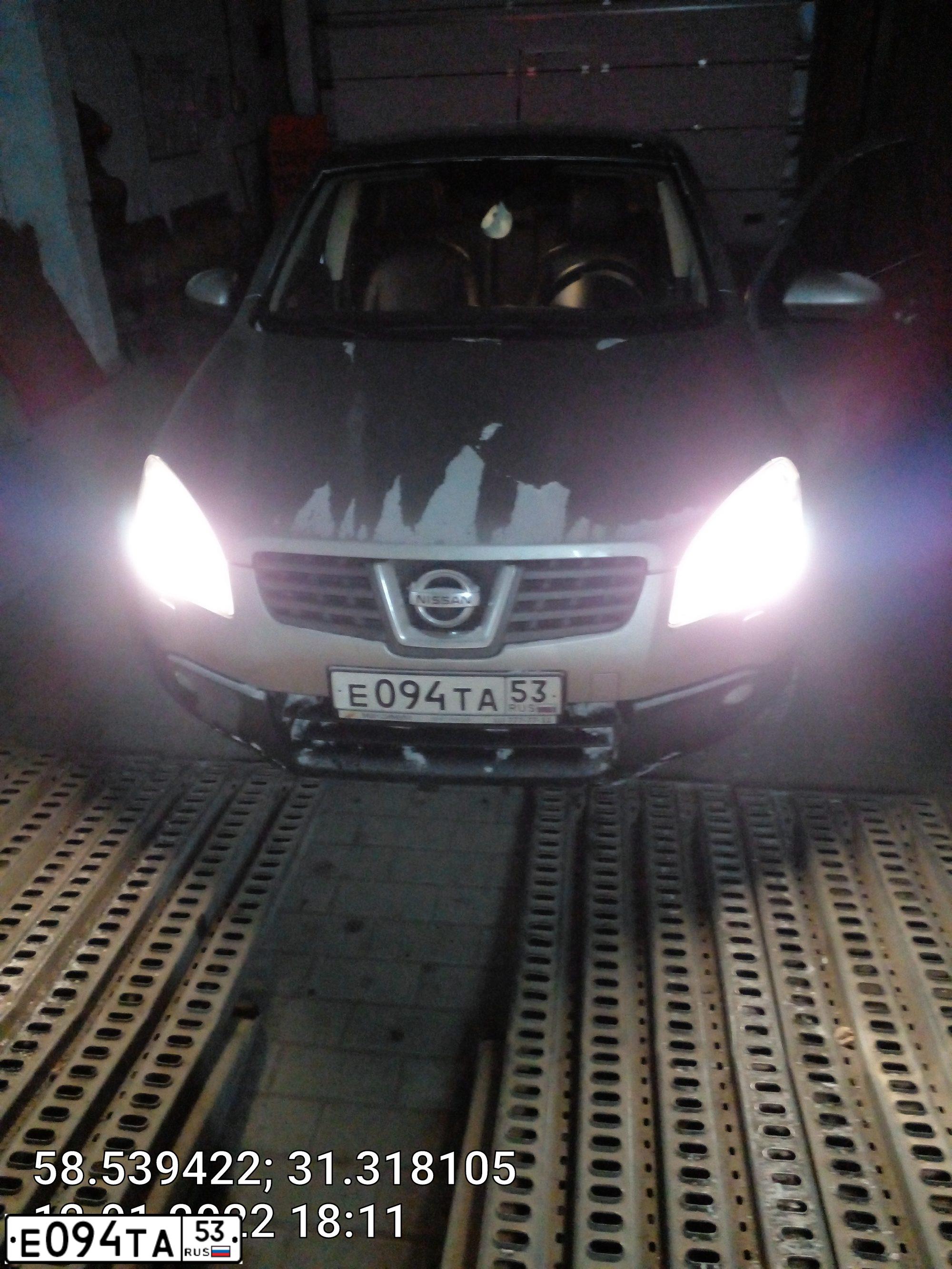 Фото автомобиля NISSAN QASHQAI, 2007 — госномер С356УА98. Цвет: серебристый