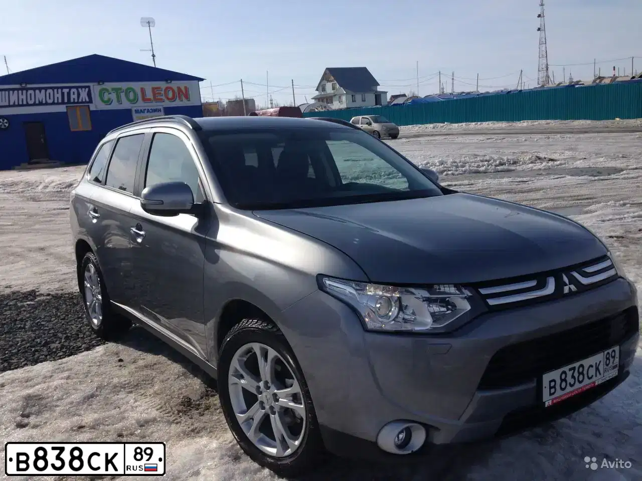 Фото автомобиля MITSUBISHI OUTLANDER, 2012 — госномер В838СК89. Цвет: Серый