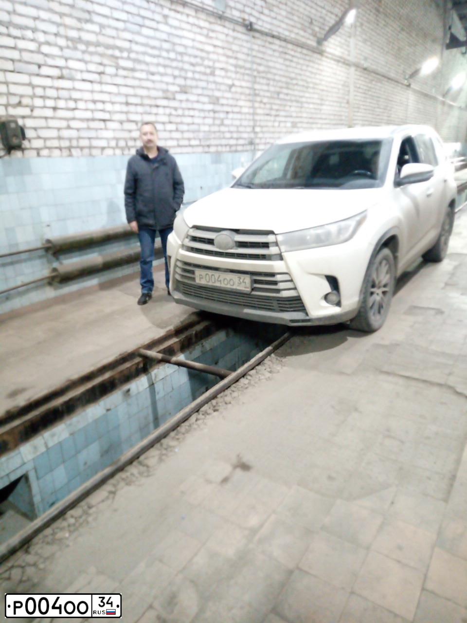 Фото автомобиля KIA MOHAVE / BORREGO, 2010 — госномер С698ТМ799. Цвет: ПЕРЛАМ.СЕРЕБРИСТЫЙ