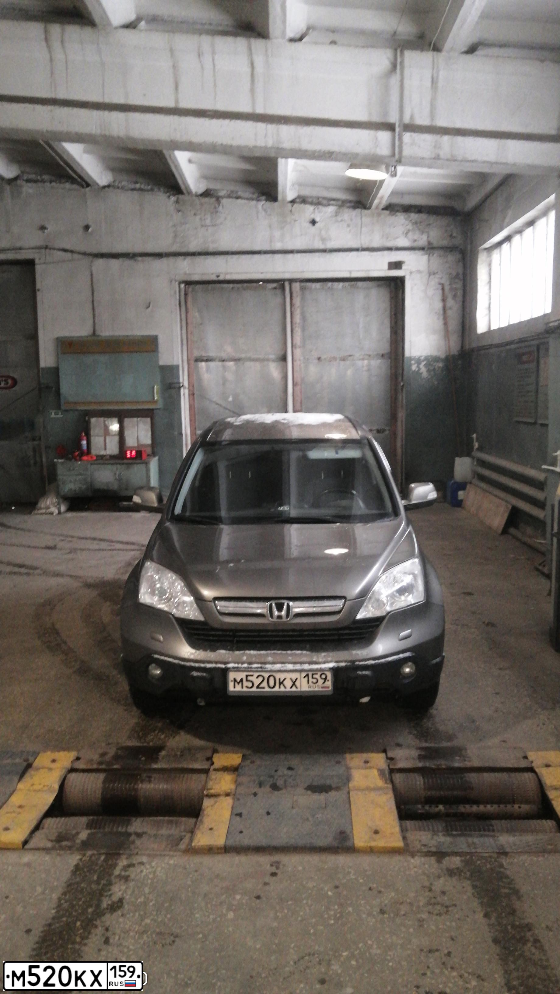 Фото автомобиля HONDA CR-V, 2008 — госномер М520КХ159. Цвет: Серый