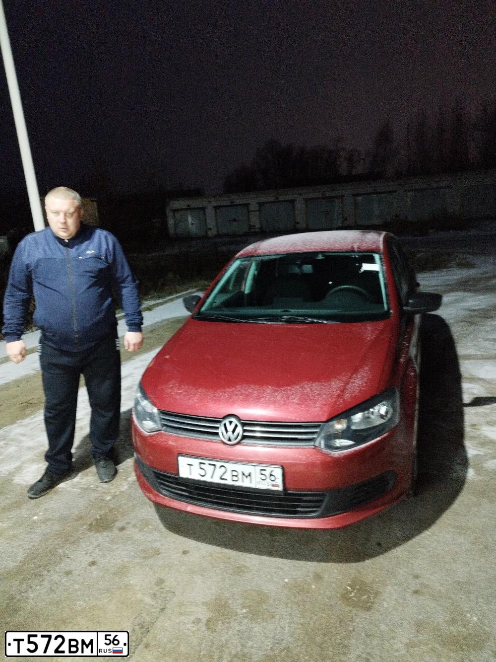 Фото автомобиля VOLKSWAGEN POLO, 2011 — госномер О020ОМ29. Цвет: ВИШНЕВО-КРАСНЫЙ