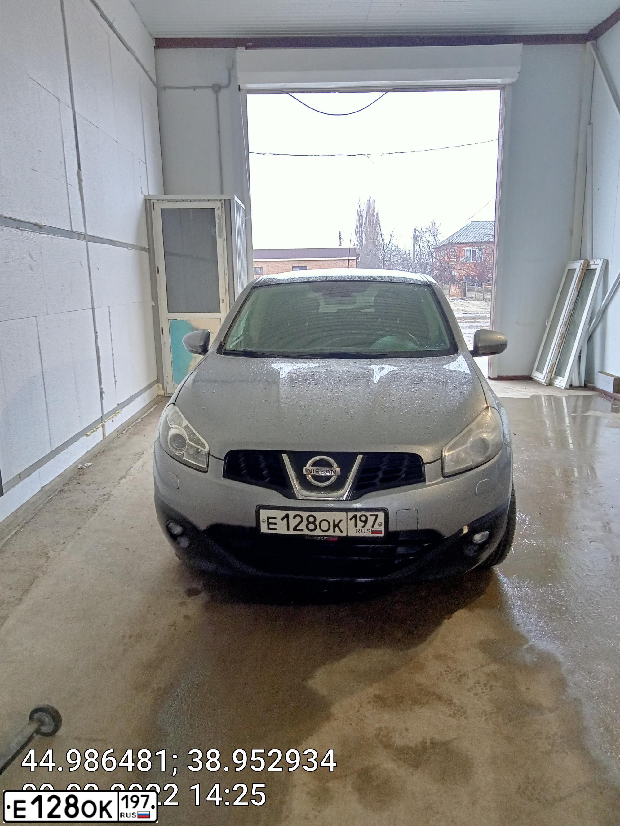 Фото автомобиля NISSAN QASHQAI, 2011 — госномер В160КА92. Цвет: Серый