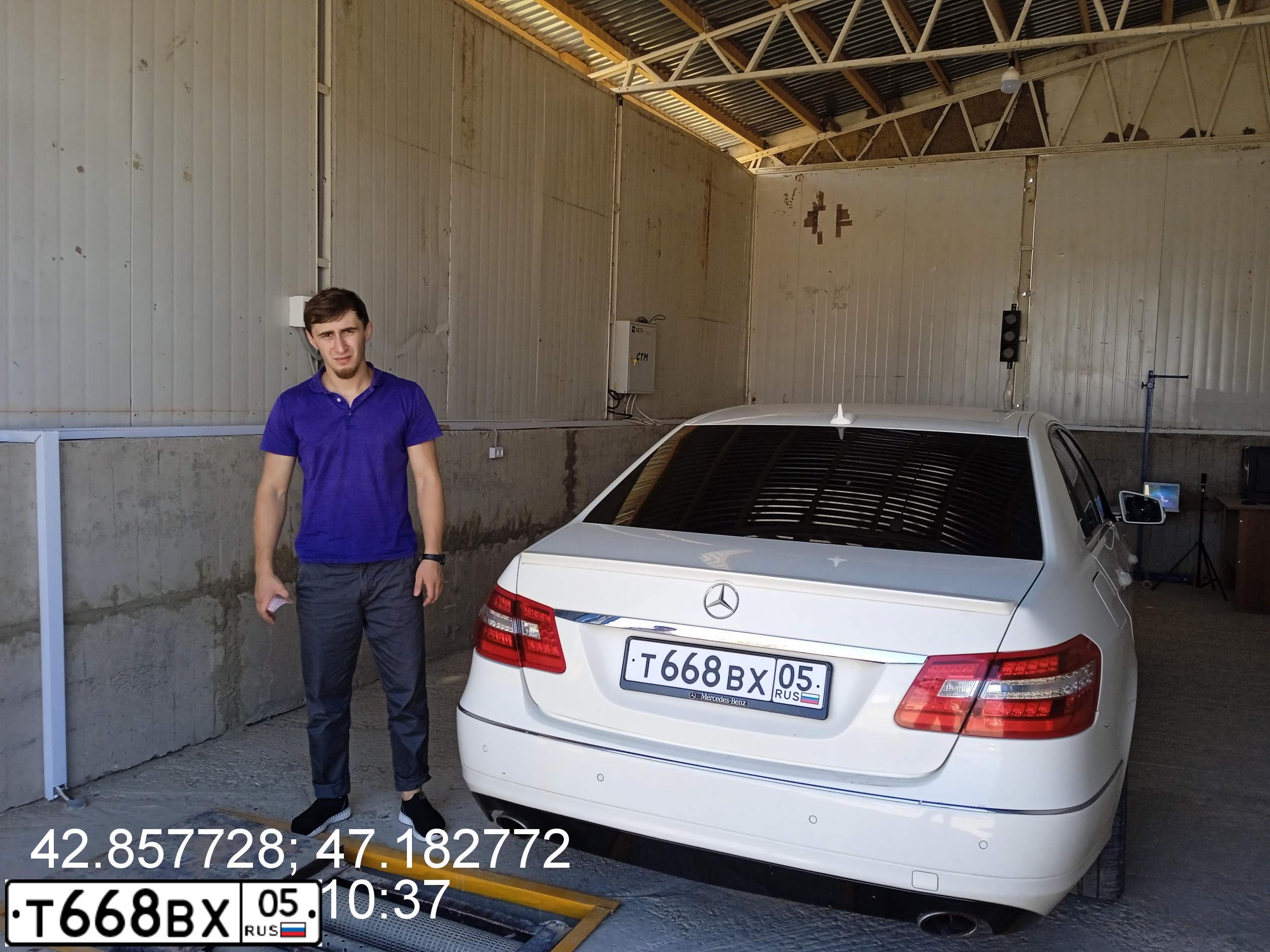 Фото автомобиля MERCEDES E-KLASSE, 2010 — госномер Т668ВХ05. Цвет: Белый