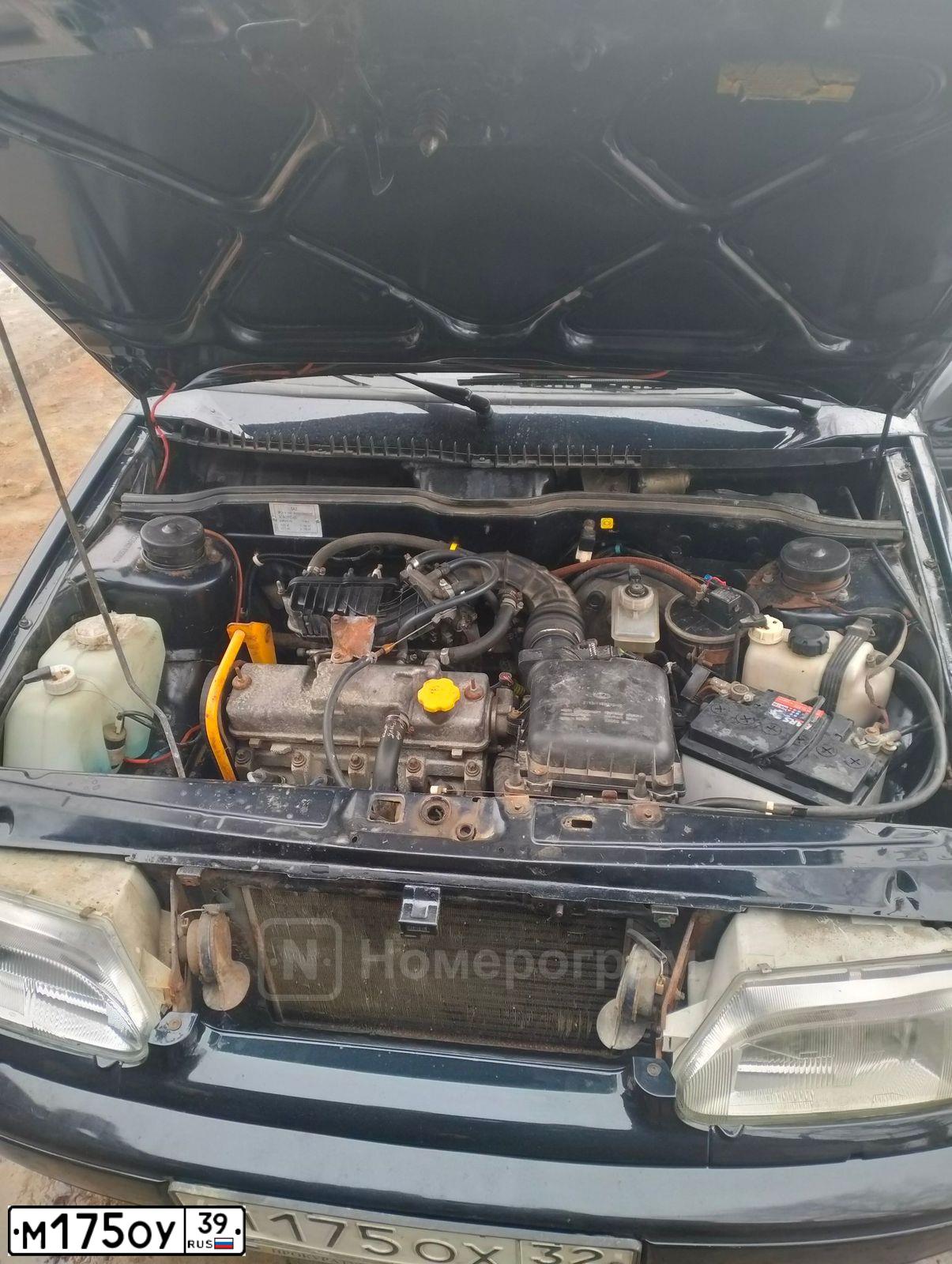 Фото автомобиля VOLKSWAGEN VENTO, 1993 — госномер М175ОУ39. Цвет: СЕРЕБРИСТЫЙ