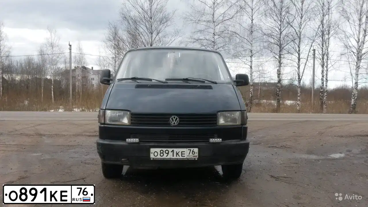 Фото автомобиля VOLKSWAGEN TRANSPORTER, 1992 — госномер М707ХС35. Цвет: ТЕМНО-СИНИЙ