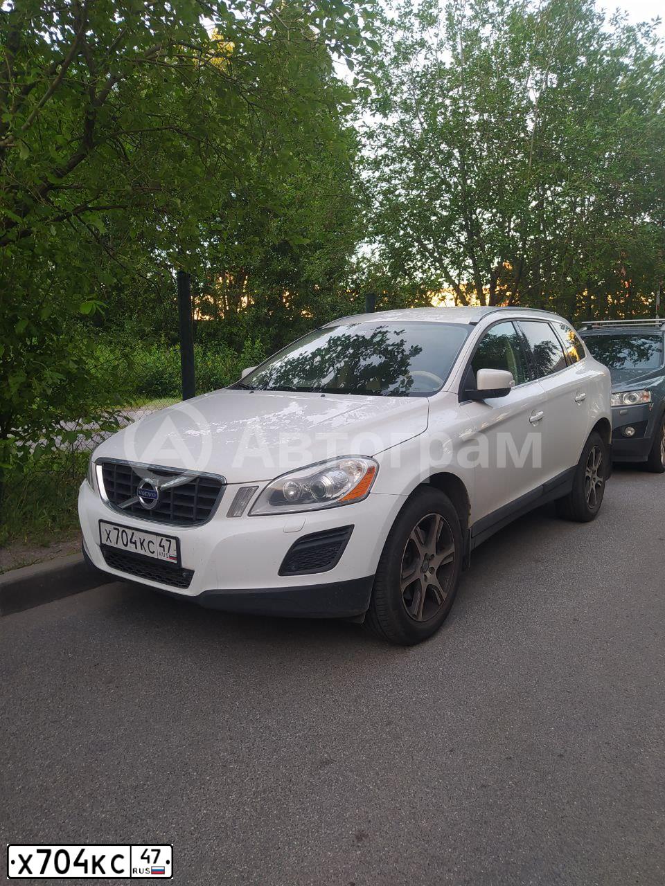 Фото автомобиля VOLVO XC60, 2013 — госномер Х704КС47. Цвет: БЕЛЫЙ