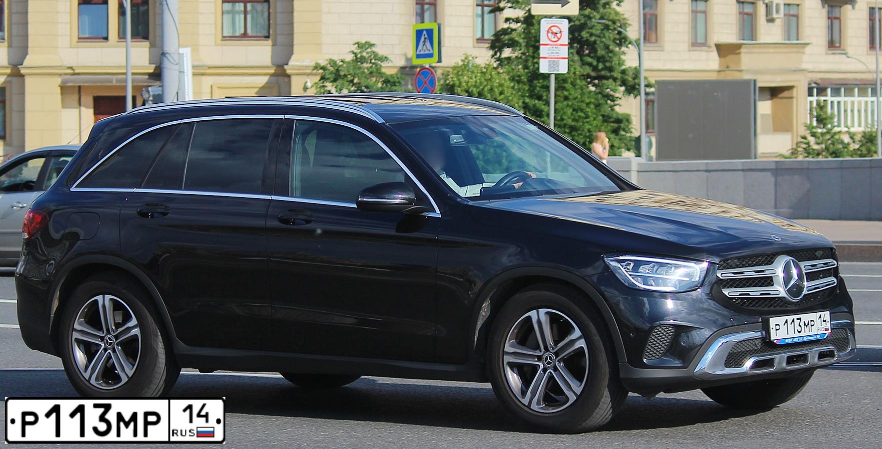 Фото автомобиля MERCEDES GLC-KLASSE, 2020 — госномер Р113МР14. Цвет: ЧЕРНЫЙ