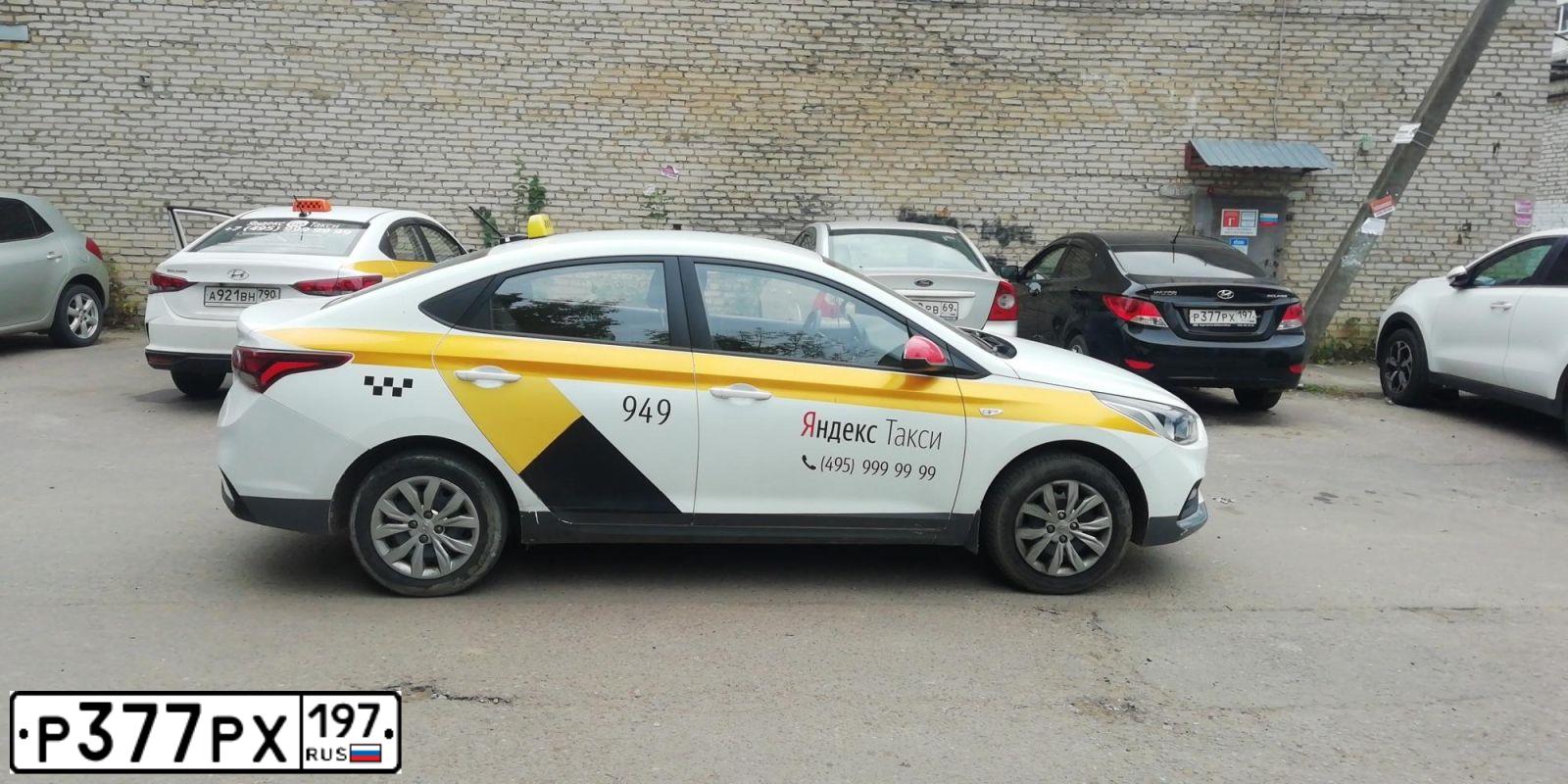 Фото автомобиля HYUNDAI SOLARIS, 2011 — госномер Р377РХ197. Цвет: ЧЕРНЫЙ