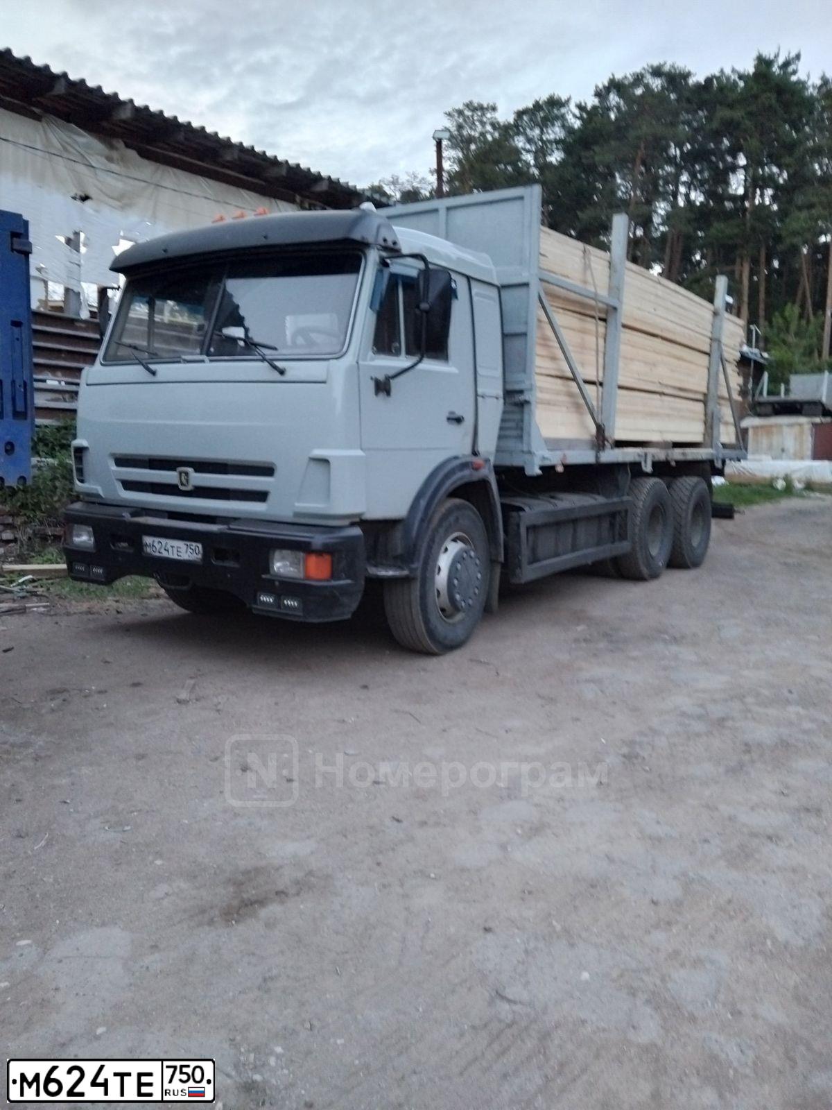 Фото автомобиля KAMAZ 53215 /6X4/, 2004 — госномер М624ТЕ750. Цвет: СВЕТЛАЯ ДЫМКА