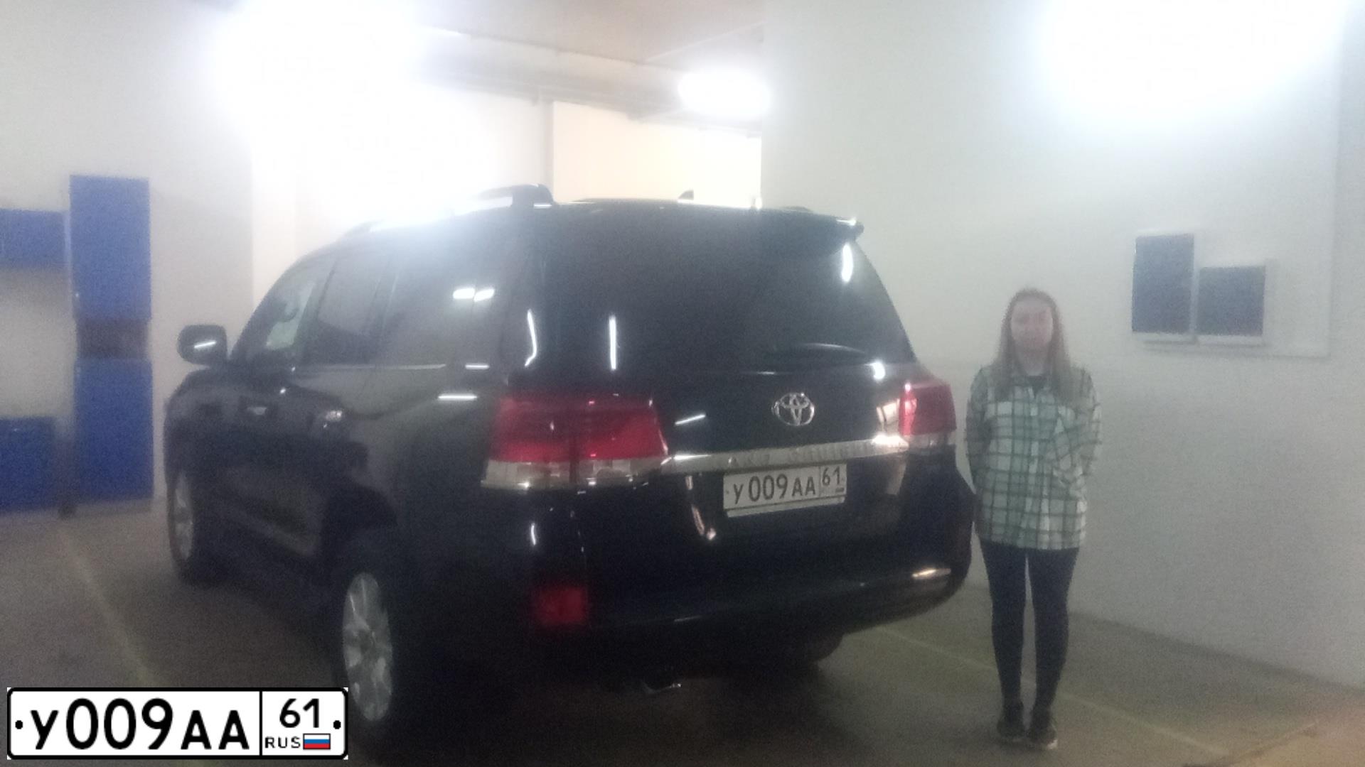 Фото автомобиля CADILLAC ESCALADE, 2006 — госномер Н985НК05. Цвет: ЧЕРНЫЙ