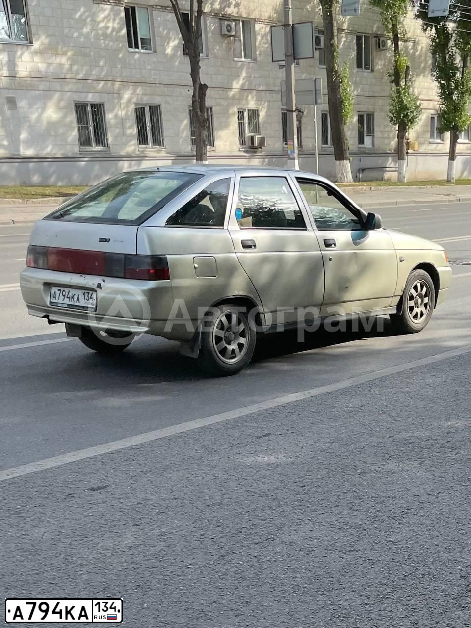 Фото автомобиля LADA 2112, 2005 — госномер М059ТА134. Цвет: СЕРЕБРИСТО-БЕЖЕВЫЙ