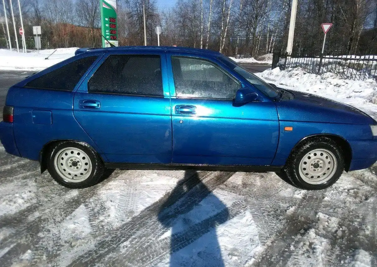 Фото автомобиля LADA 2112 LADA, 2007 — госномер М121ТЕ21. Цвет: синий
