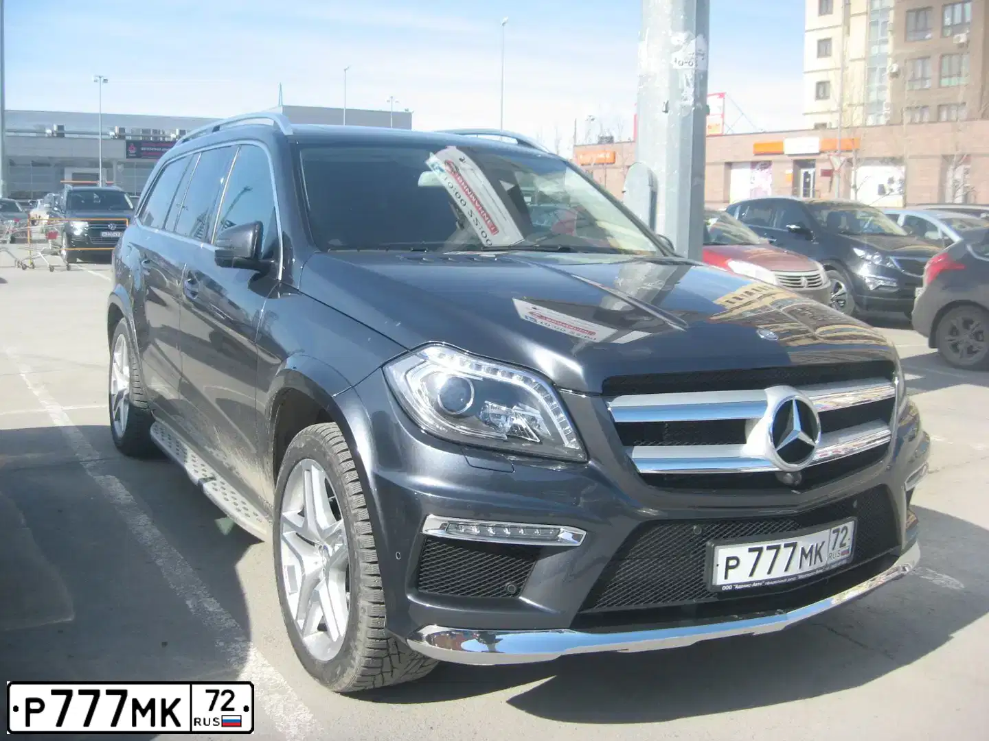 Фото автомобиля MERCEDES GL-KLASSE, 2013 — госномер Р777МК72. Цвет: СЕРЫЙ