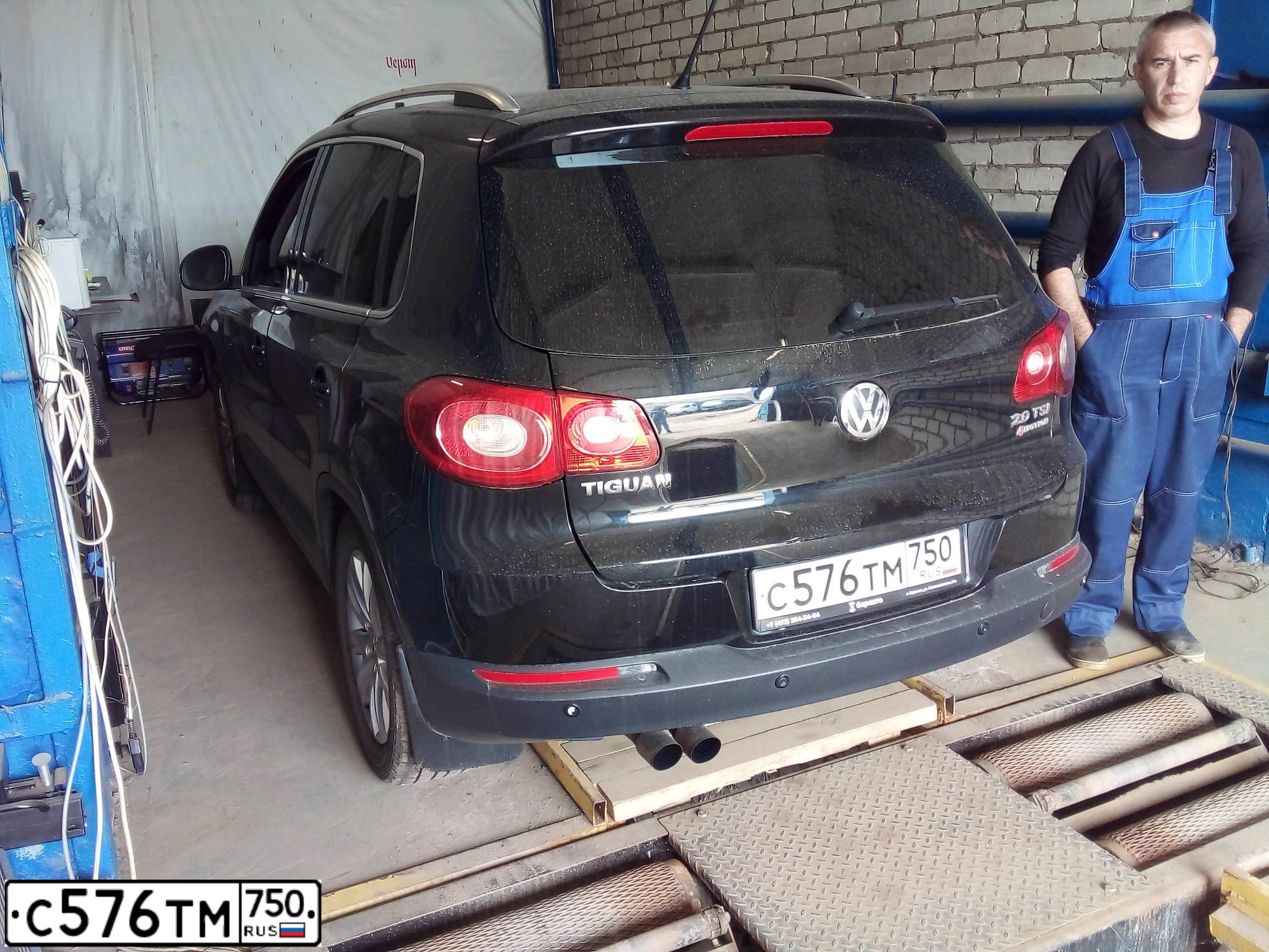 Фото автомобиля VOLKSWAGEN TIGUAN, 2010 — госномер К144КМ136