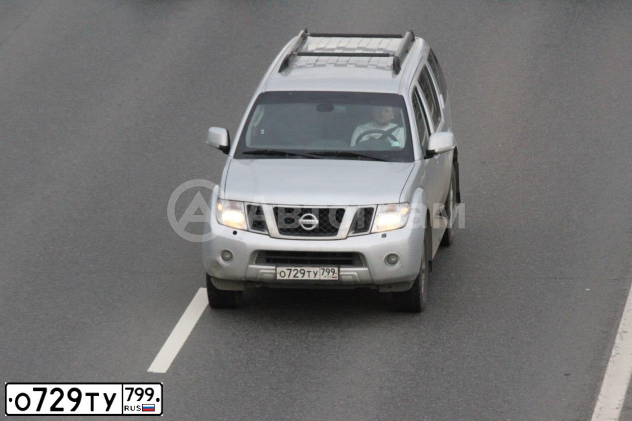 Фото автомобиля NISSAN PATHFINDER, 2011 — госномер В433СМ190. Цвет: Серый