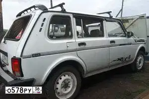 Фото автомобиля LADA 2131 NIVA, 1999 — госномер О196ОМ124. Цвет: ЯРКО-БЕЛЫЙ