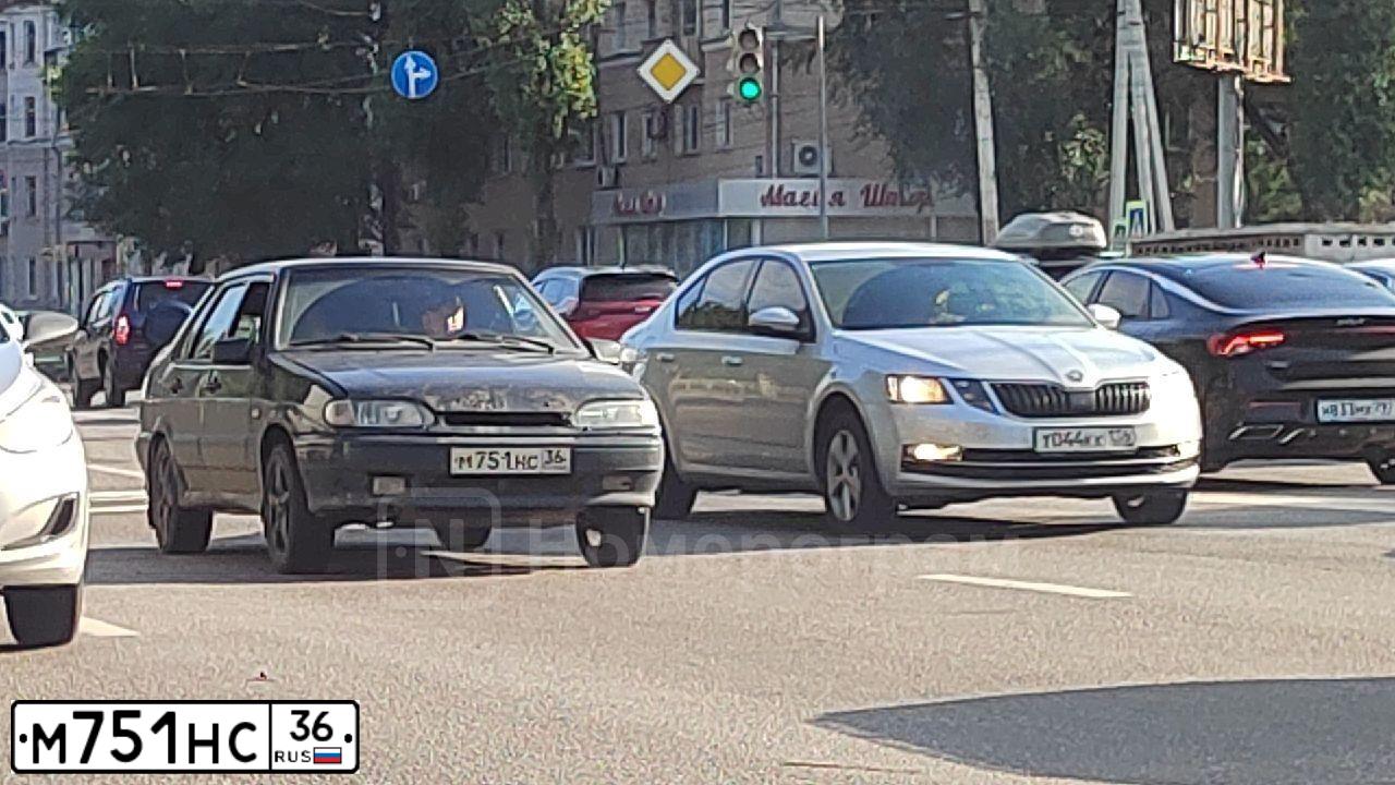 Фото автомобиля LADA 2115 SAMARA, 2007 — госномер М751НС36. Цвет: ТЕМНО-ЗЕЛЕНЫЙ