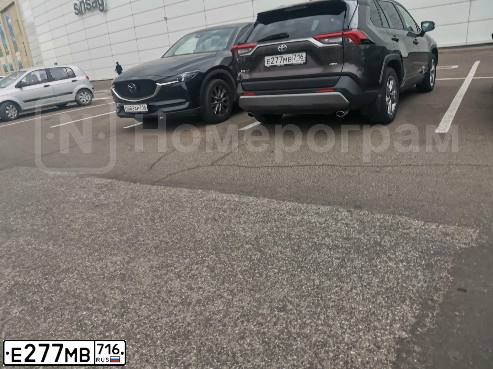 Фото автомобиля TOYOTA RAV4, 2019 — госномер Е277МВ716. Цвет: Коричневый