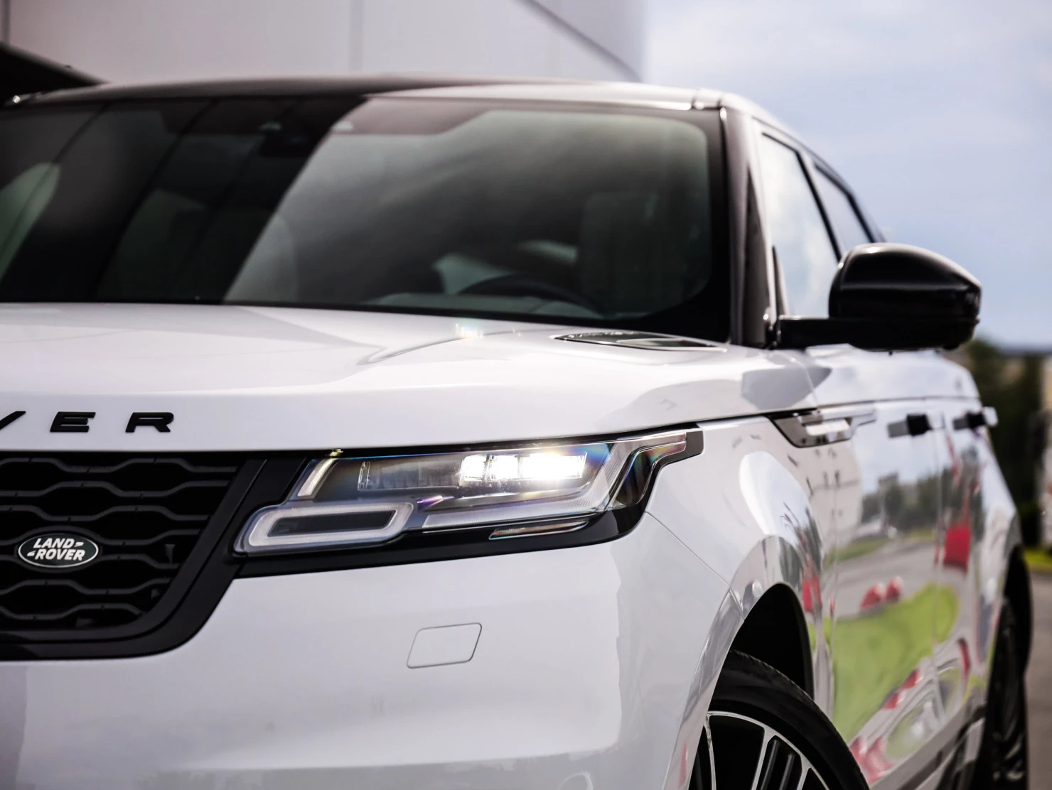 Фото автомобиля LANDROVER RANGE ROVER, 2007 — госномер А098МР98. Цвет: ЧЕРНЫЙ