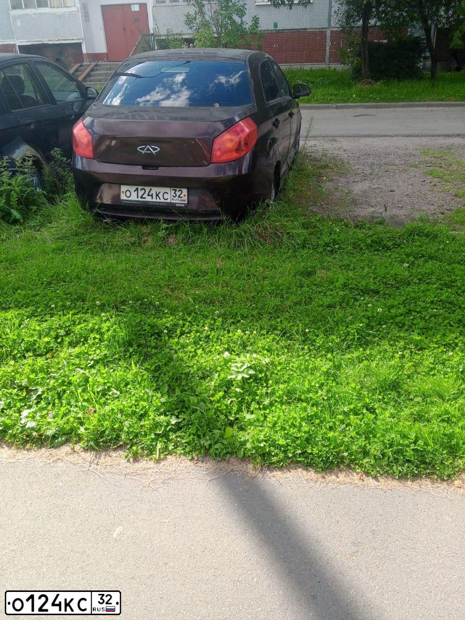 Фото автомобиля CHERY BONUS /A13/, 2011 — госномер О124КС32. Цвет: БОРДОВЫЙ