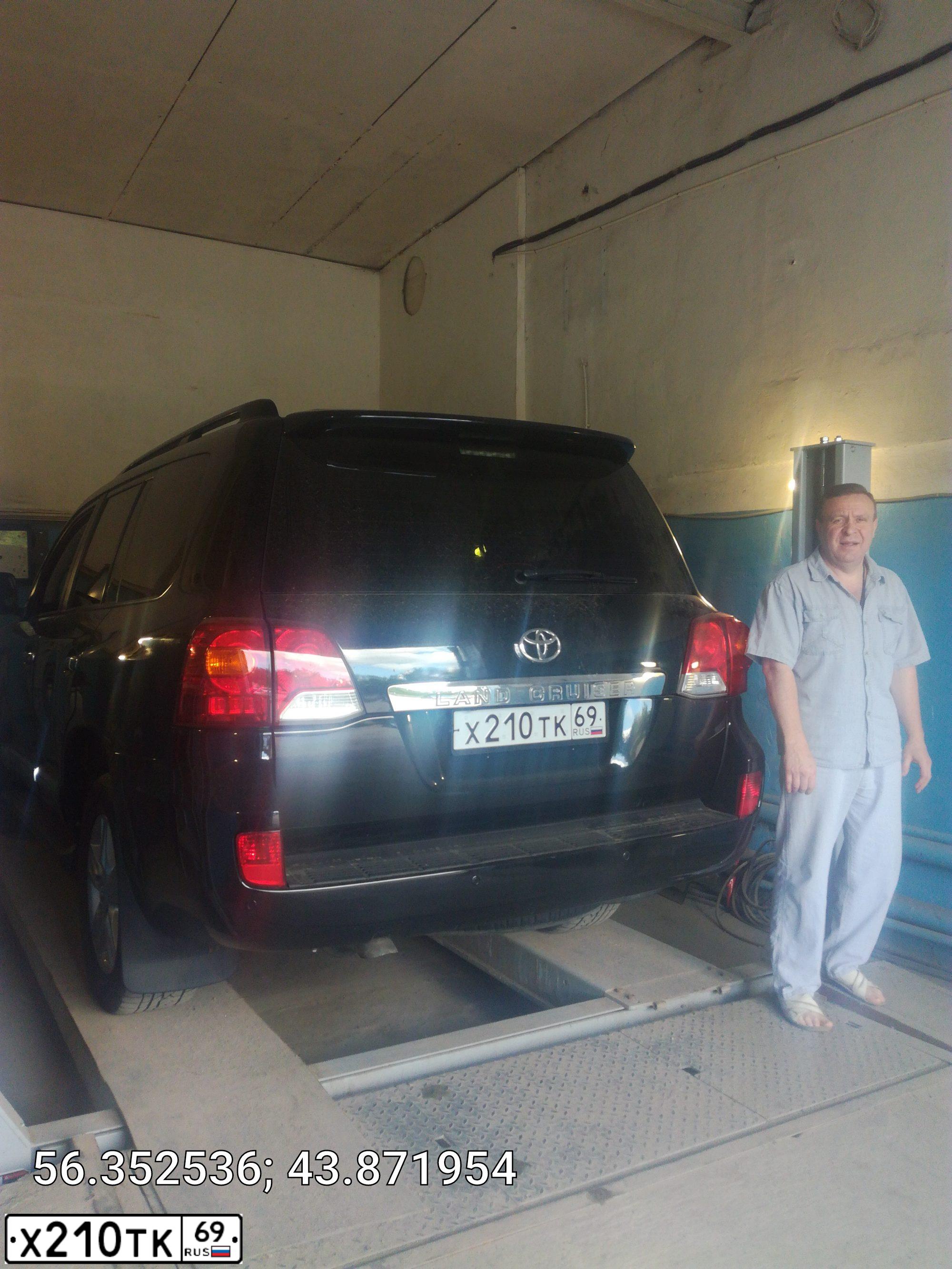 Фото автомобиля TOYOTA LANDCRUISER 200, 2012 — госномер Х999ОХ69. Цвет: ЧЕРНЫЙ