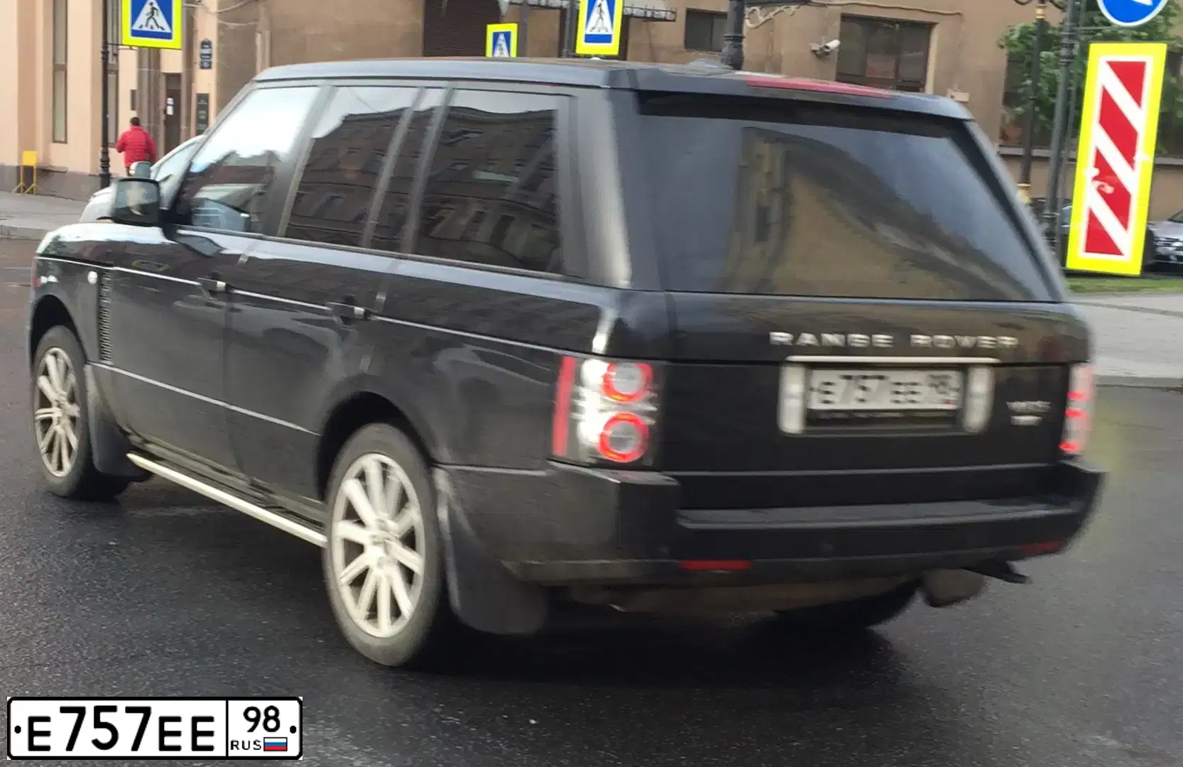 Фото автомобиля LAND ROVER RANGE ROVER, 2012 — госномер В076ТЕ147. Цвет: ЧЕРНЫЙ