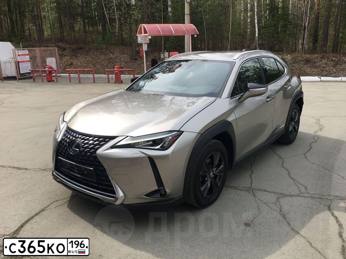 Фото автомобиля LEXUS UX250H, 2019 — госномер С121УР196. Цвет: СЕРЫЙ