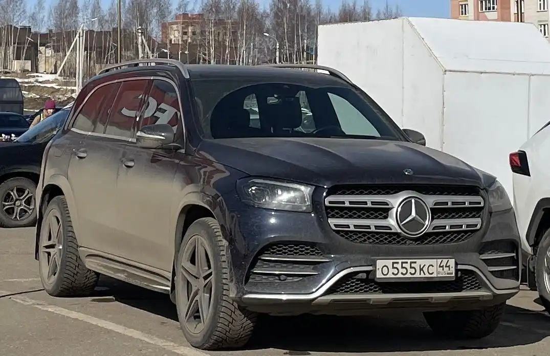 Фото автомобиля МЕРСЕДЕС-БЕНЦ GLS 400 D 4MATIC, 2019 — госномер С464МК797. Цвет: синий