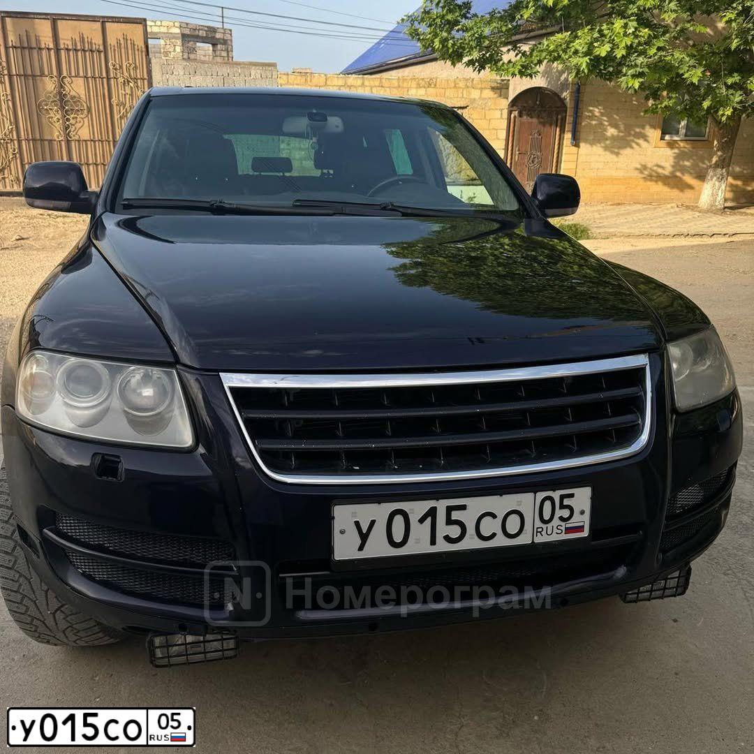 Фото автомобиля VOLKSWAGEN TOUAREG, 2003 — госномер С505УМ199. Цвет: синий
