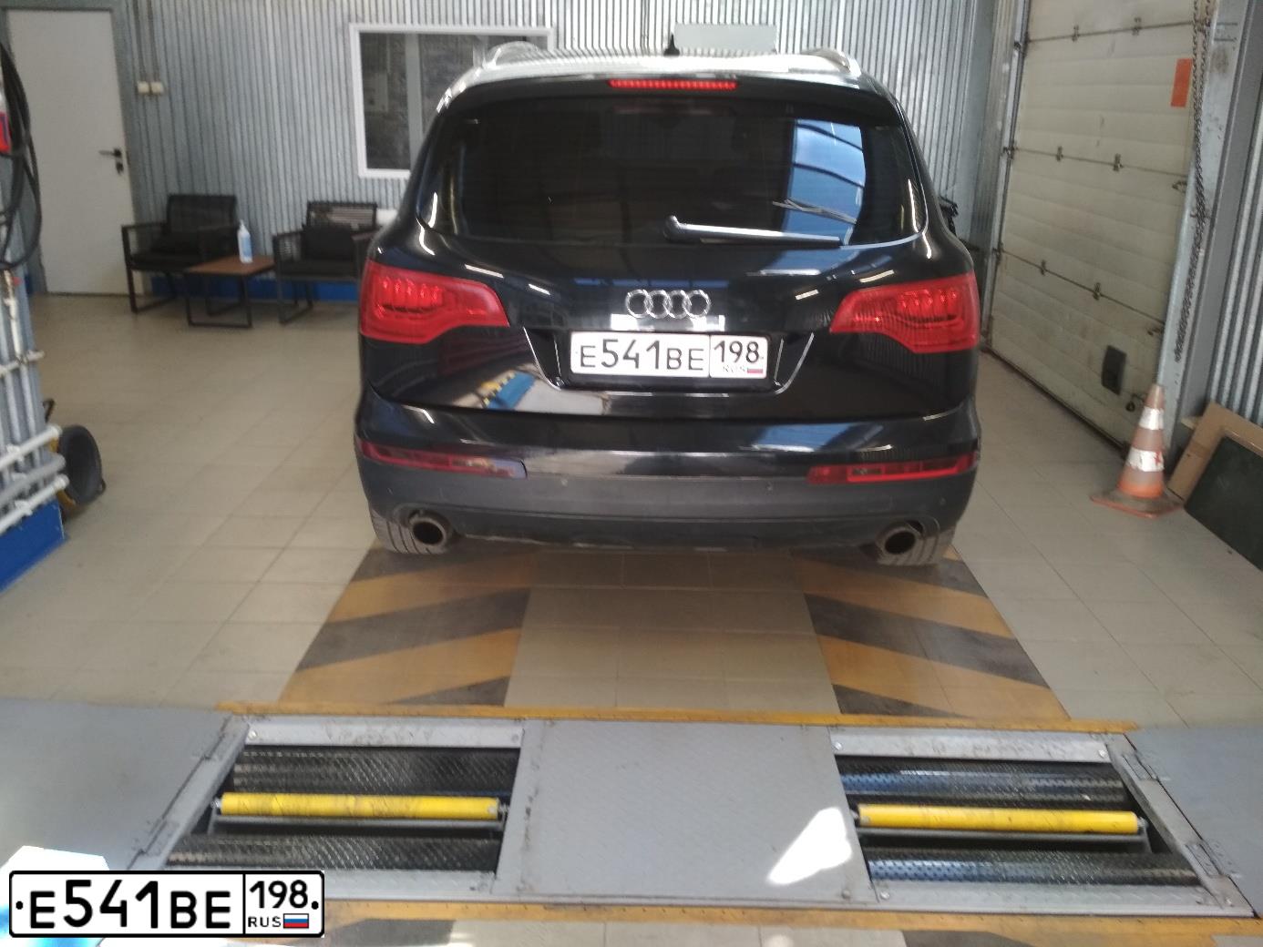 Фото автомобиля AUDI Q7, 2006 — госномер Е541ВЕ198. Цвет: ЧЕРНЫЙ