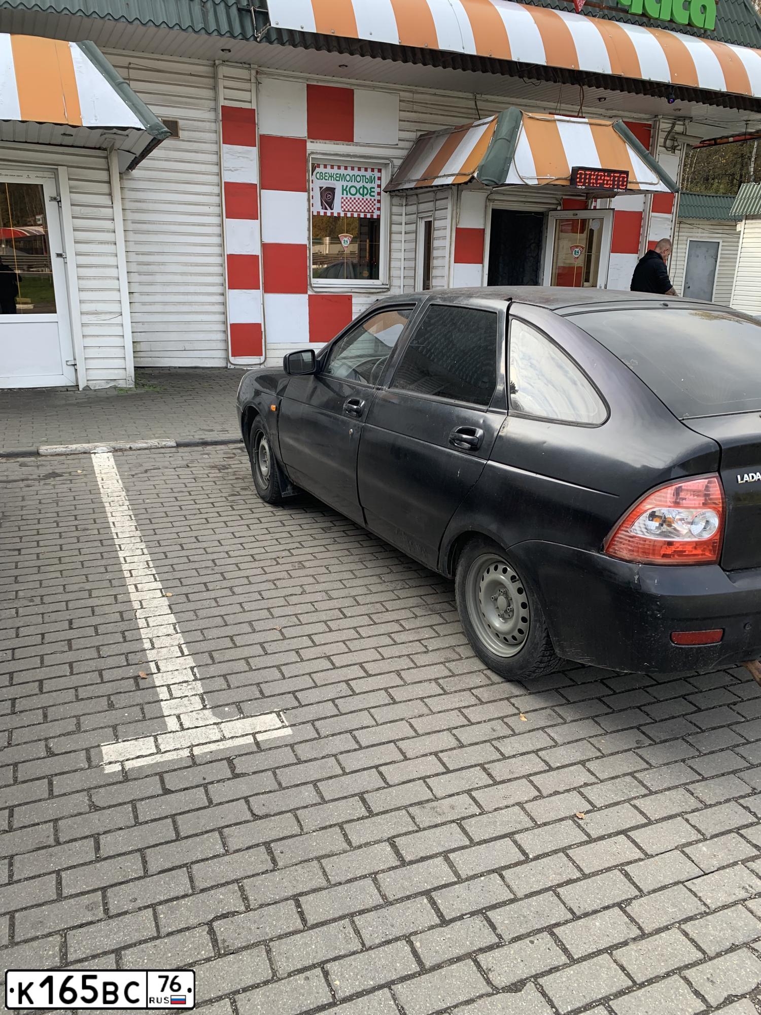 Фото автомобиля LADA 2172 PRIORA, 2008 — госномер К165ВС76. Цвет: СИНЕ-ЧЕРНЫЙ