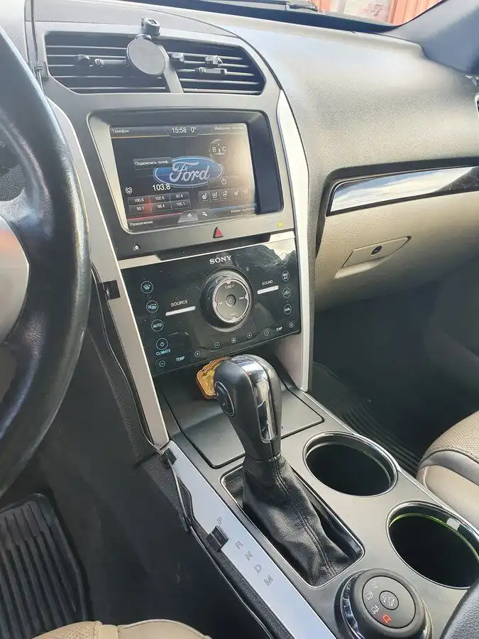 Фото автомобиля FORD EXPLORER, 2012 — госномер М076МО76. Цвет: СВЕТЛО-КОРИЧНЕВЫЙ