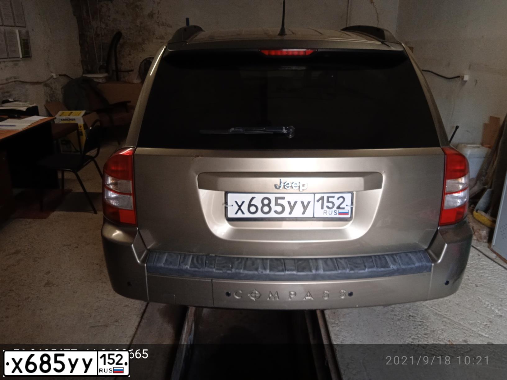 Фото автомобиля JEEP COMPASS, 2006 — госномер Х685УУ152. Цвет: СЕРЫЙ